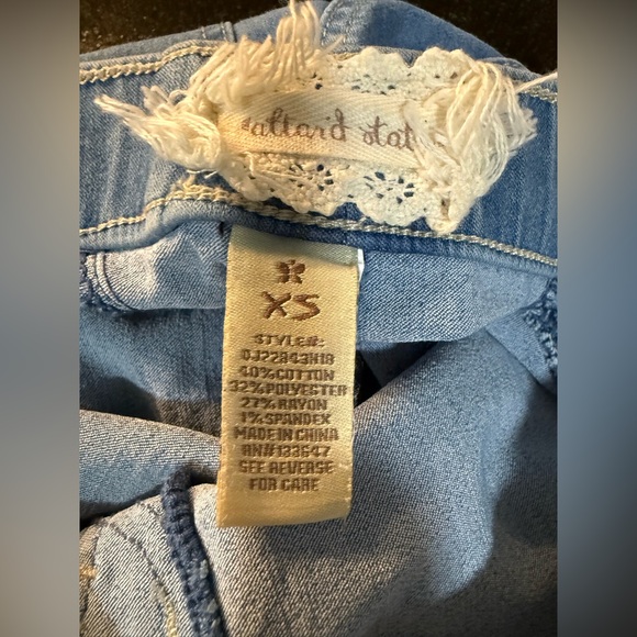 Altar'd State Tennley Flare Hem Bell Bottom Womens X-SMALL Light Blue Jeans! - Picture 6 of 6